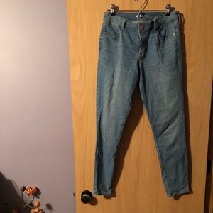 Old navy super skinny mid rise size 8 light washed jeans